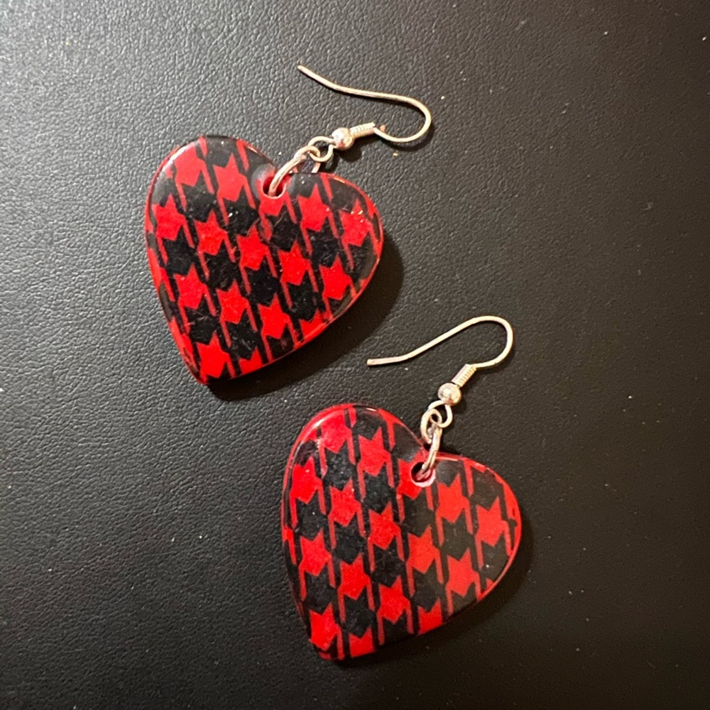 Vintage Red/Black Durable Heart Checkered Pierced Earrings